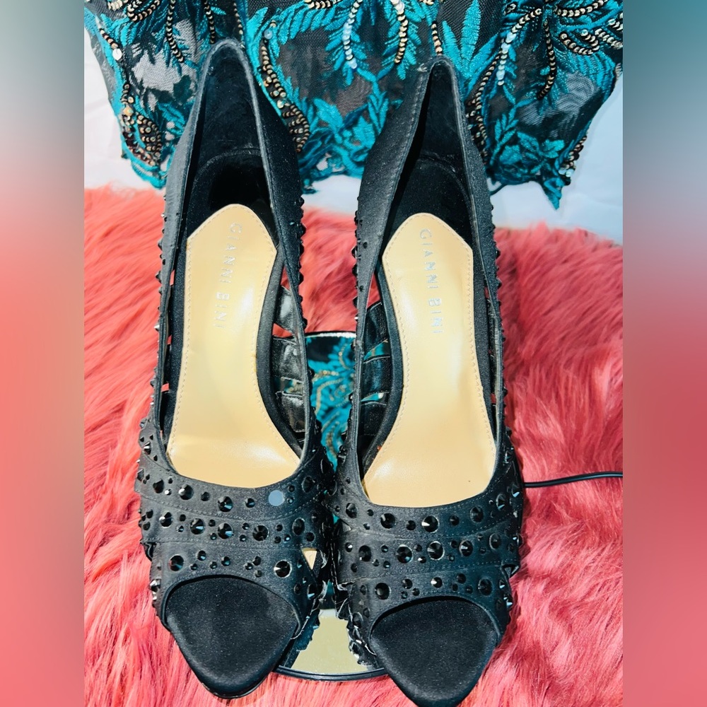 Gianni Bini Peep Toe Black Heel